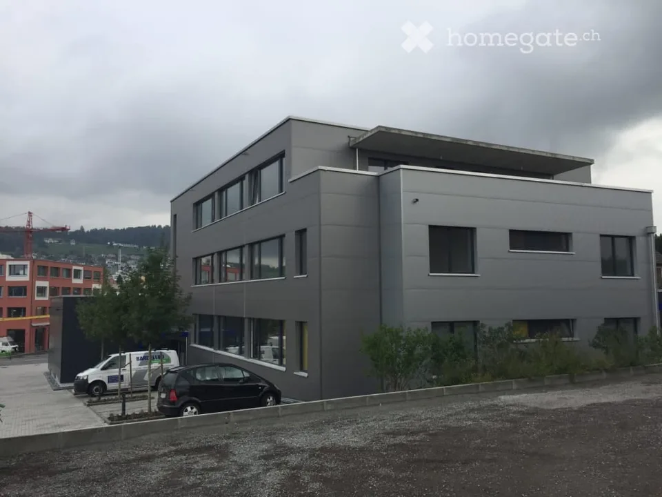 Uffici o locali di pratica moderni (totale 231 m2) in affitto all'ultimo piano