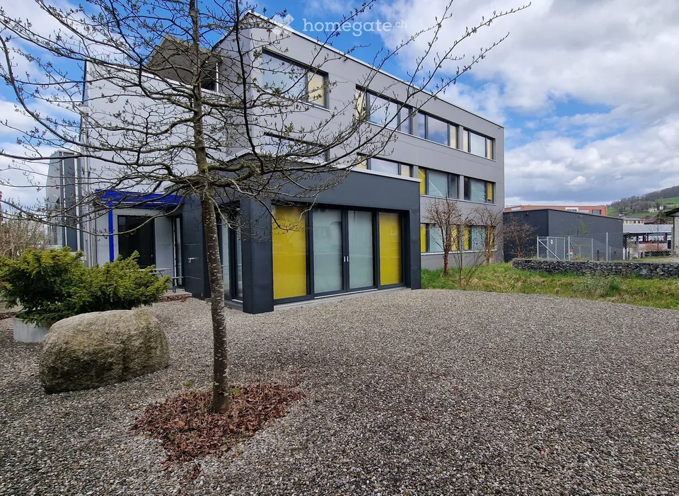 Moderne hello Büro- oder Praxisräume (Total 231 m2) im Attikageschoss zu vermieten