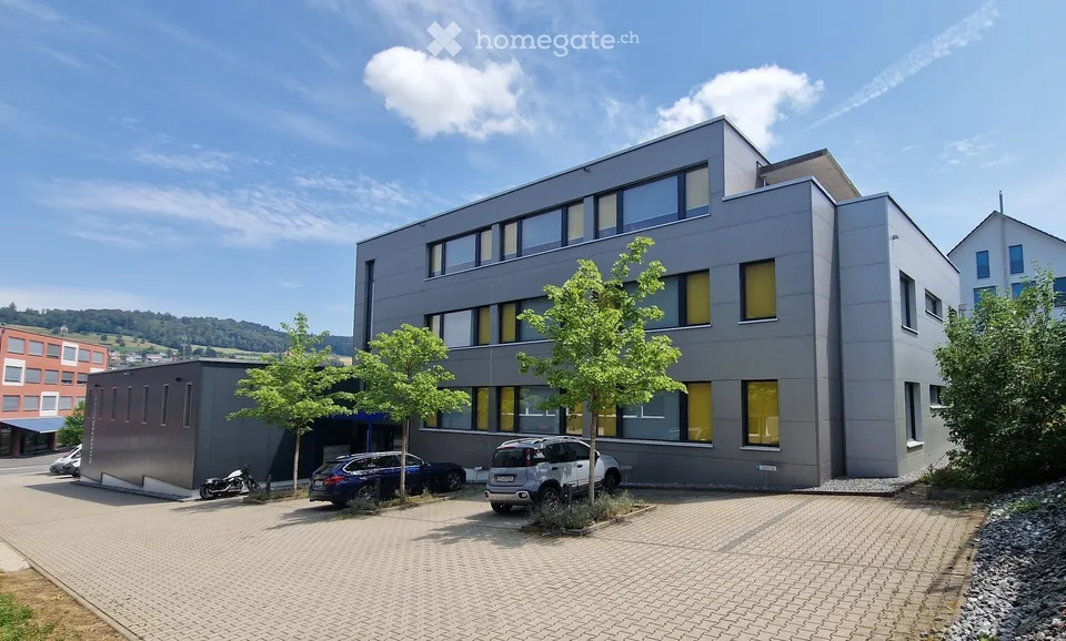 Uffici o locali di pratica moderni (totale 231 m2) in affitto all'ultimo piano
