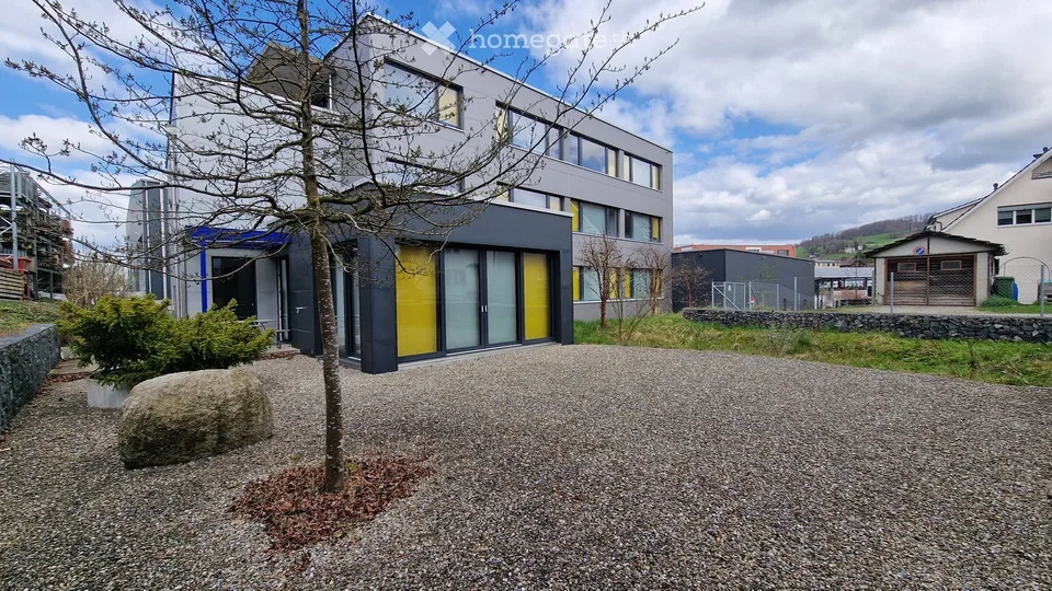 Moderne hello Büro- oder Praxisräume (Total 231 m2) im Attikageschoss zu vermieten