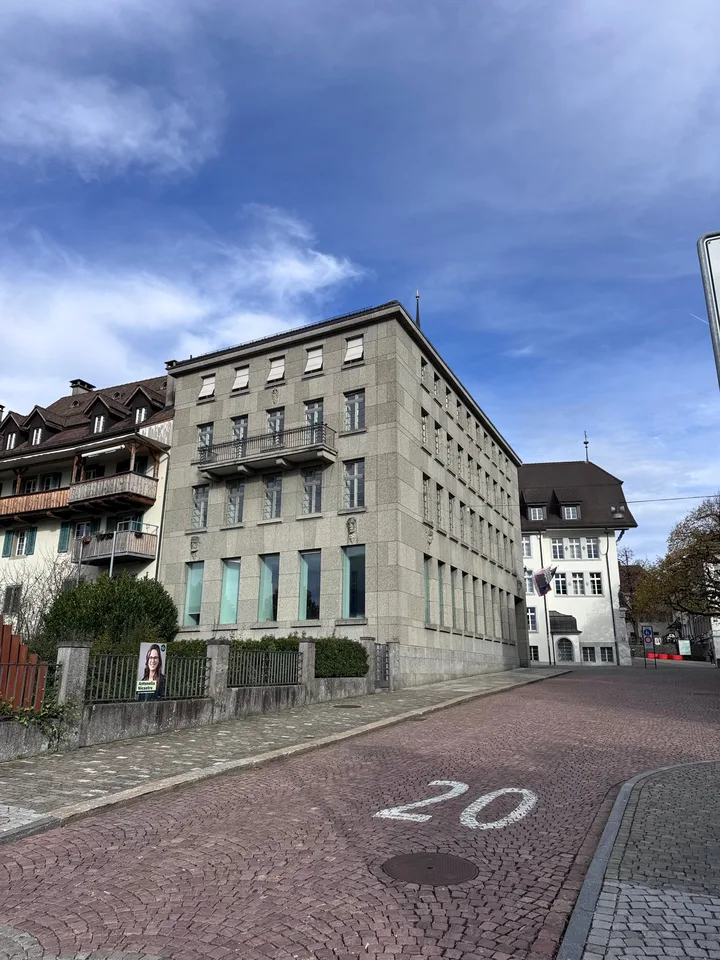 Espaces commerciaux attractifs au rez-de-chaussée sur la Vordere Hauptgasse Zofingen