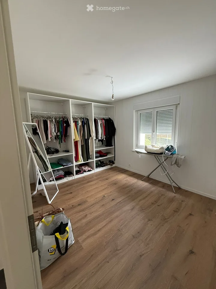 Appartamento 3 locali con balcone in affitto (disponibile subito)