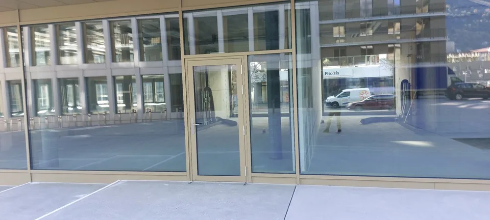 SENSATIONELLES 3 MONATE MIETE FREI Neues Gewerbeobjekt in Sion