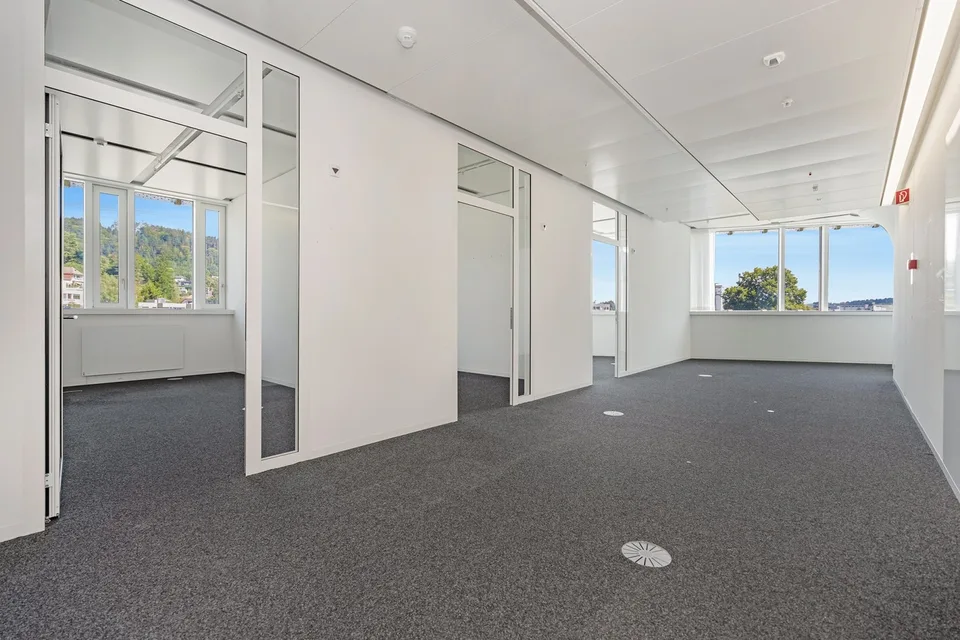 Espace de bureau ouvert - Flexible et adaptable, parfait pour votre entreprise ! – photo 7 sur 12