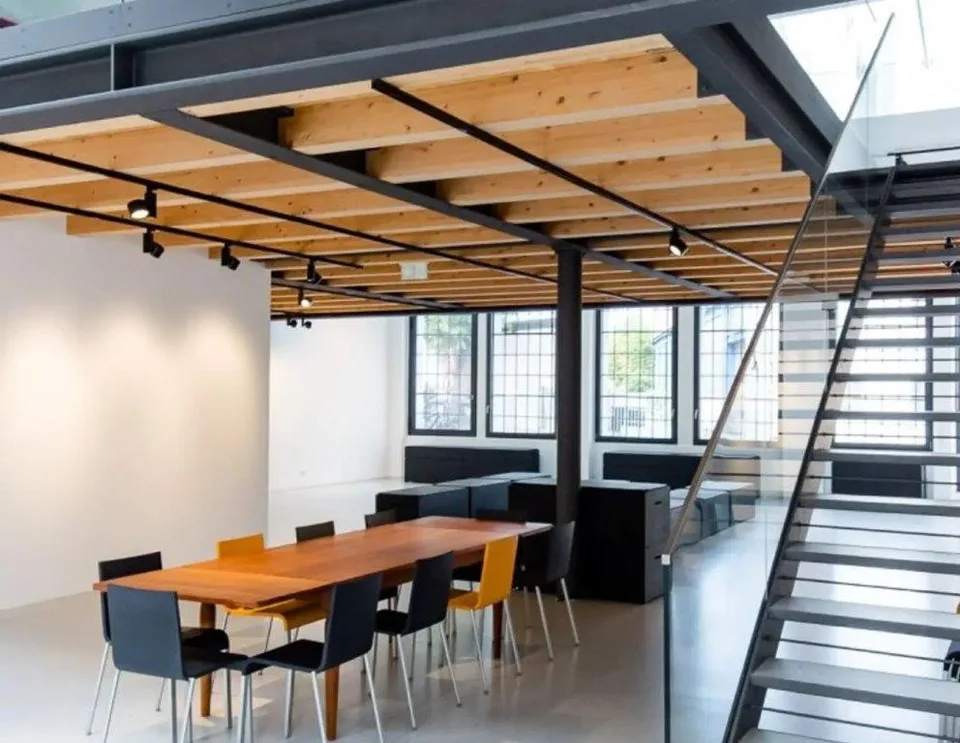 Bureaux Avec Galerie en Centre-Ville de Menziken