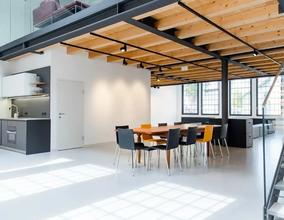Bureaux Avec Galerie en Centre-Ville de Menziken