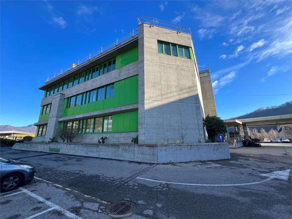 Rif. 2460 Bioggio ampi uffici in locazione