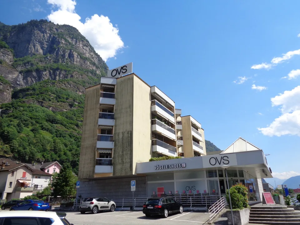 Spazioso appartamento di 4 locali a Biasca con vista sulle montagne