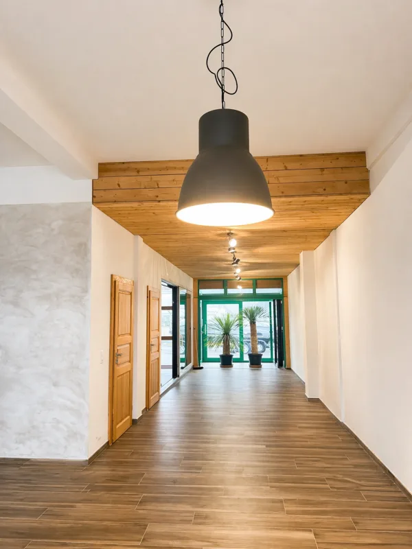Bello spazio commerciale con accesso attraverso il piano terra - situato in posizione ideale