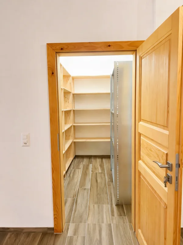 Bello spazio commerciale con accesso attraverso il piano terra - situato in posizione ideale