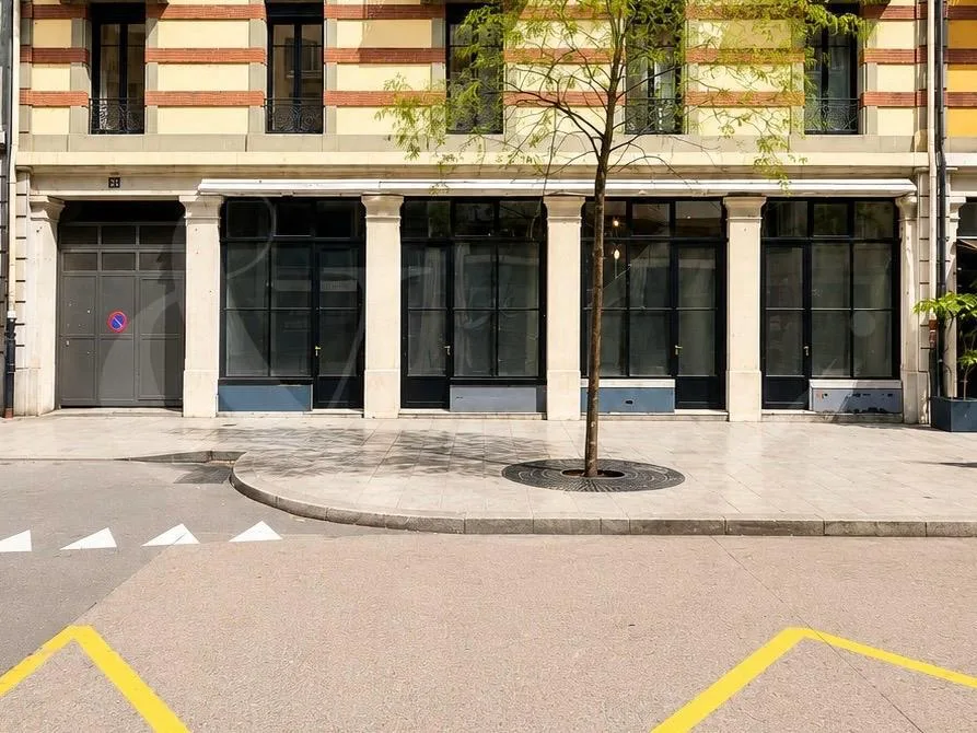 Rue de Monthoux 32, Arcade commerciale de 121.5 m2 - Pâquis