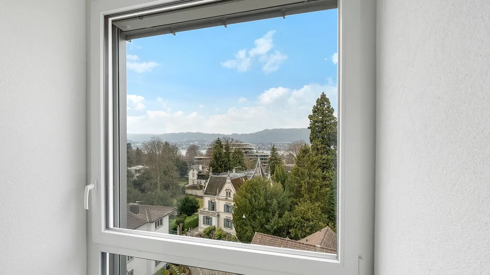 Spazio ufficio completamente sviluppato con vista unica sul lago
