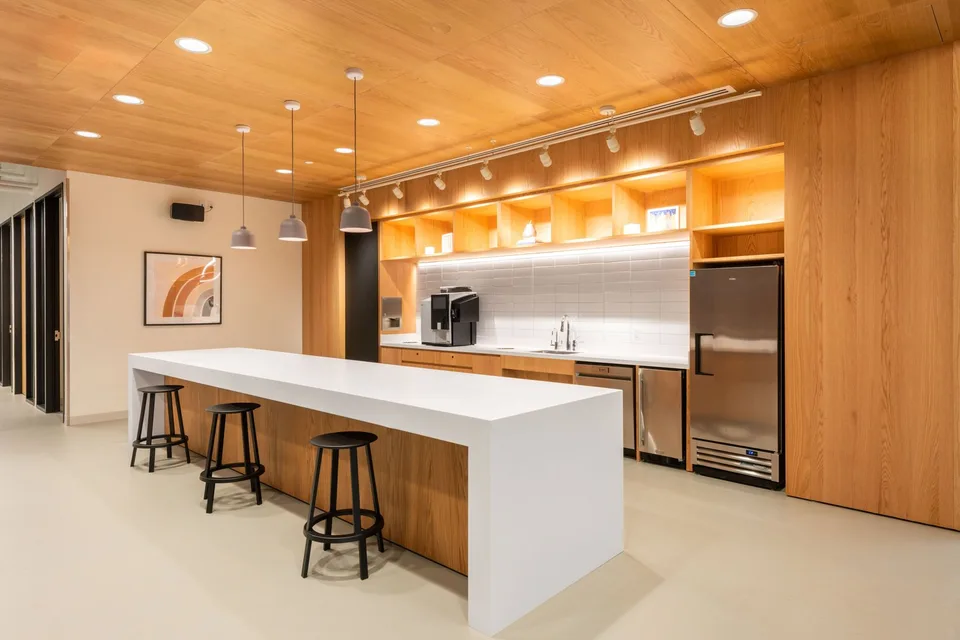 Büro-Design für 15 Personen bei Spaces Cocoon Bussigny
