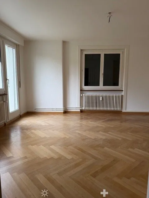 Charmante 4-Zimmer-Altbauwohnung mit Balkon und Seeblick in Biel