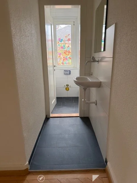 Charmante 4-Zimmer-Altbauwohnung mit Balkon und Seeblick in Biel