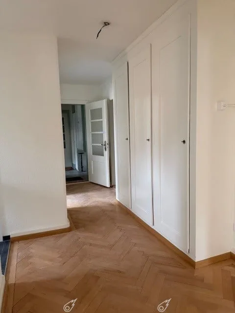 Charmante 4-Zimmer-Altbauwohnung mit Balkon und Seeblick in Biel