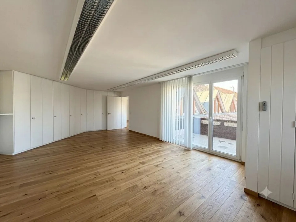 Ampio spazio per uffici in posizione ideale a Herblingen, 319 m²