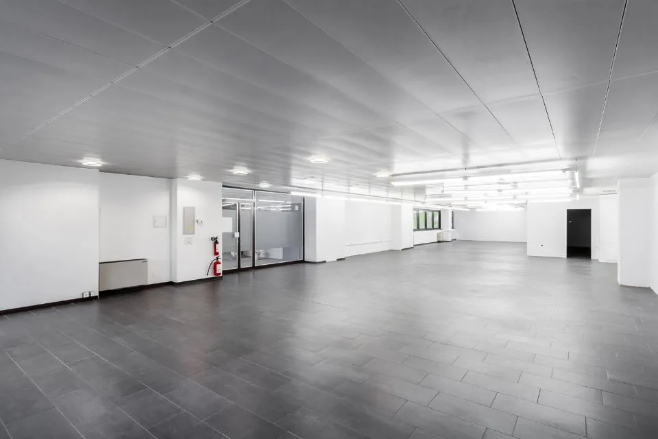 LUGANO NORD/BIOGGIO - GRAND SHOWROOM DE 275 M² À LOUER (REF. 006)