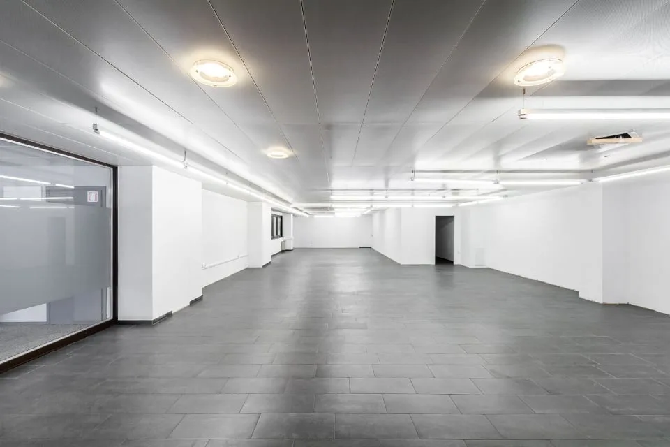 LUGANO NORD/BIOGGIO - AFFITTASI AMPIO SHOWROOM DI 275 MQ (rif. 006) – foto 6 di 14