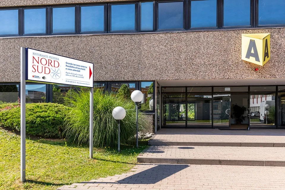 LUGANO NORD/BIOGGIO - AFFITTASI AMPIO SHOWROOM DI 275 MQ (rif. 006) – foto 10 di 14