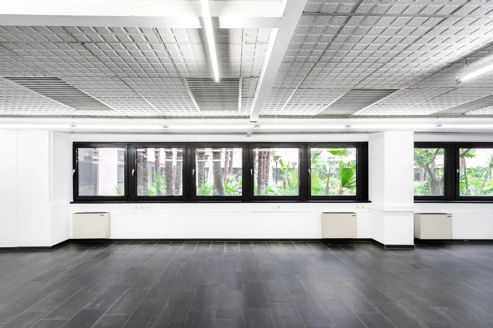 LUGANO NORD/BIOGGIO - GRAND SHOWROOM DE 275 M² À LOUER (REF. 006)