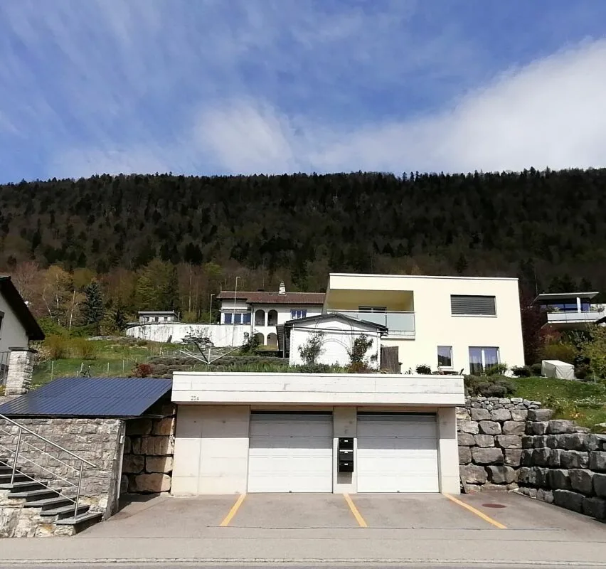 St-Imier, joli appartement 2.5 pièces avec terrasse, garage, jardin – photo 9 sur 10
