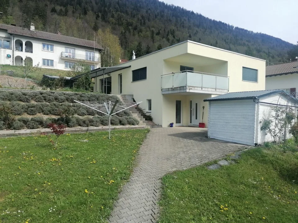 St-Imier, joli appartement 2.5 pièces avec terrasse, garage, jardin