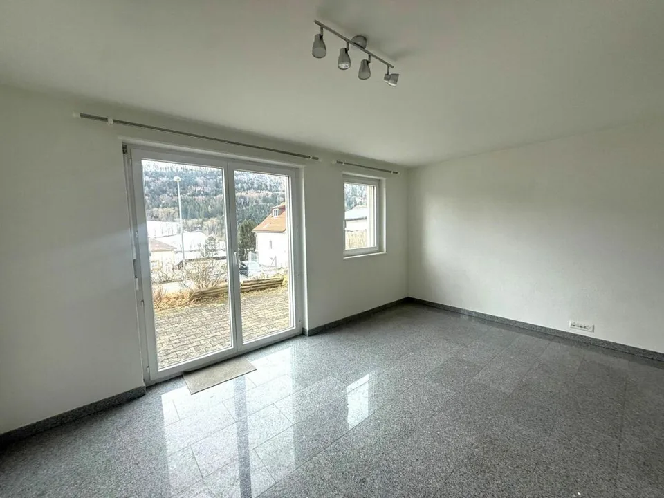 St-Imier, bel appartamento di 2.5 locali con terrazza, garage, giardino