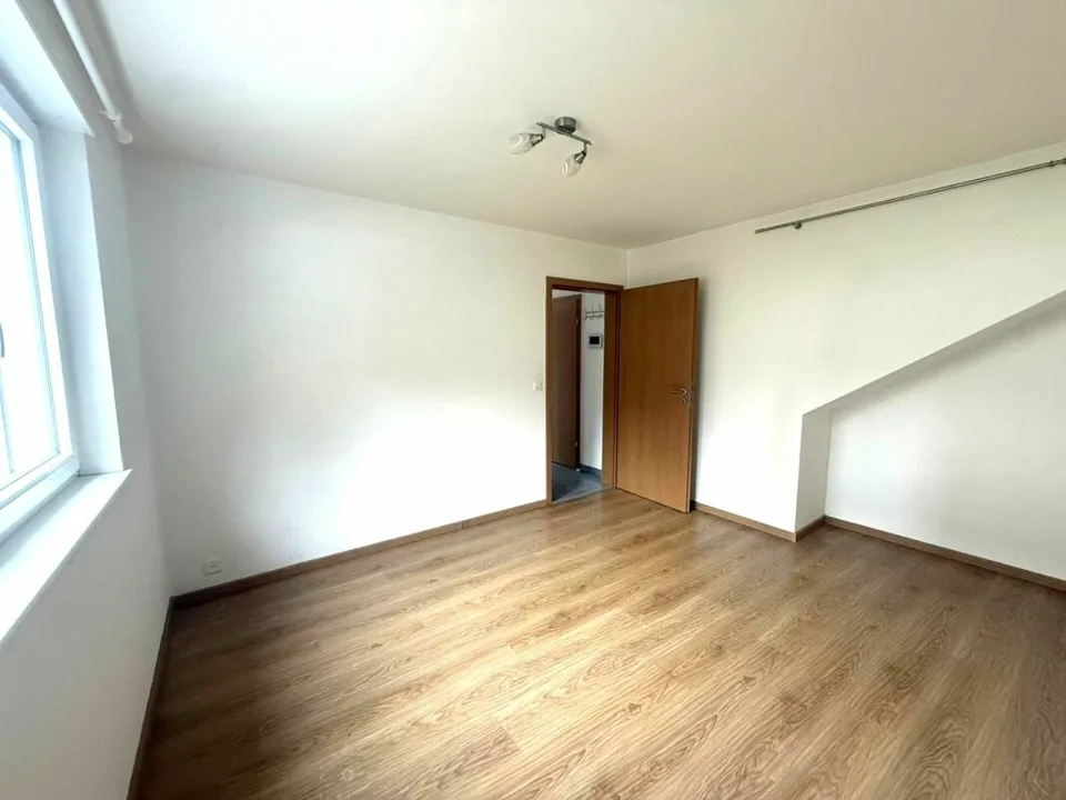 St-Imier, joli appartement 2.5 pièces avec terrasse, garage, jardin – photo 6 sur 10