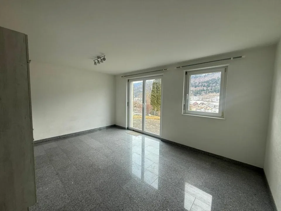 St-Imier, bel appartamento di 2.5 locali con terrazza, garage, giardino