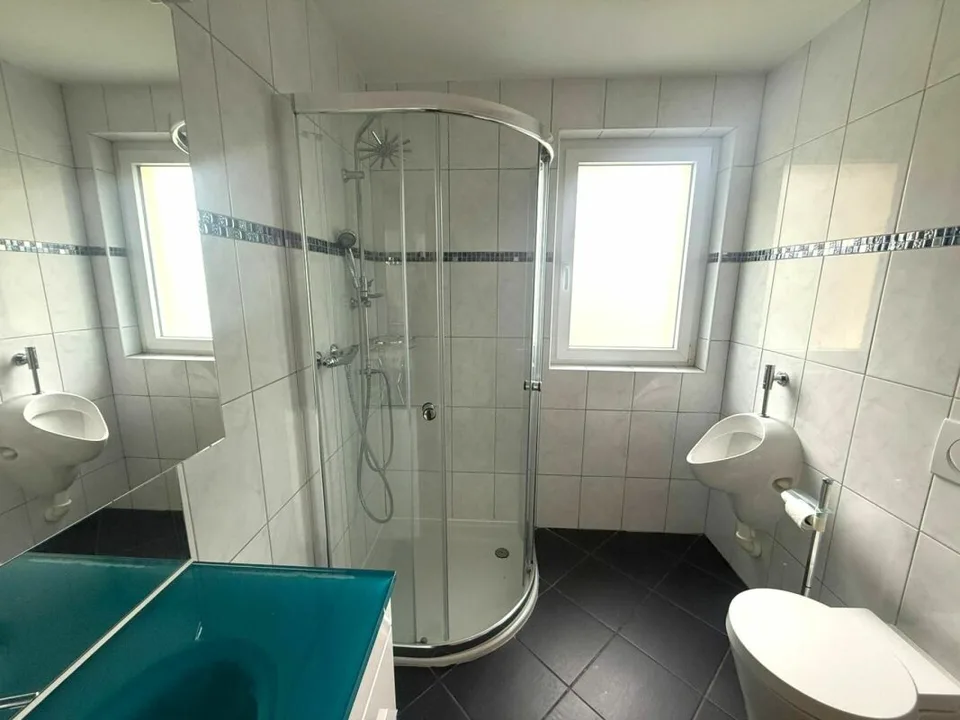 St-Imier, joli appartement 2.5 pièces avec terrasse, garage, jardin – photo 8 sur 10