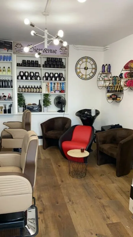 Salon de barbershop entièrement équipé à Fribourg