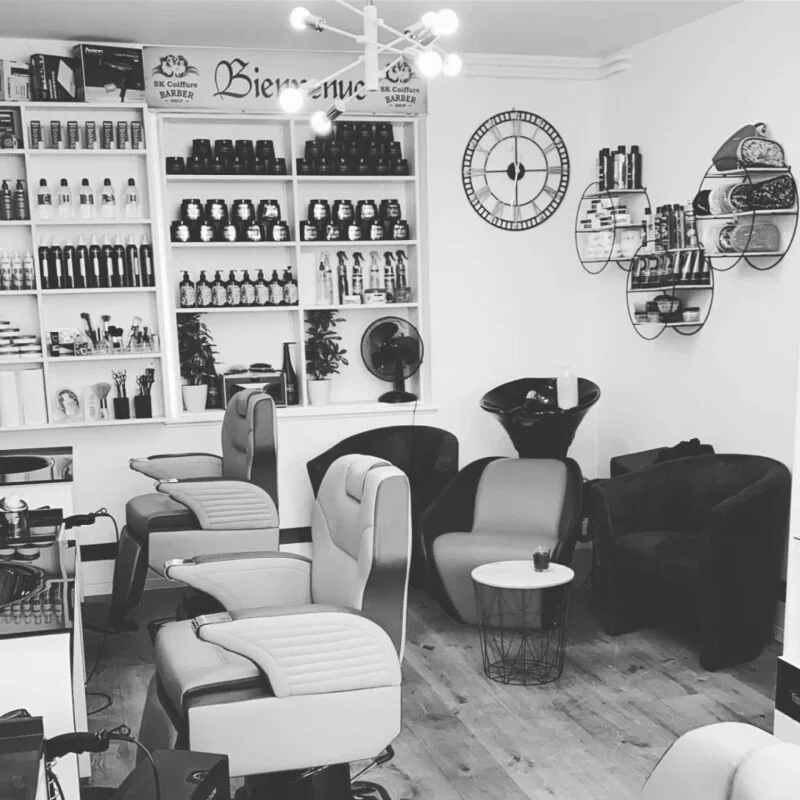 Salone di barbershop completamente attrezzato a Friburgo