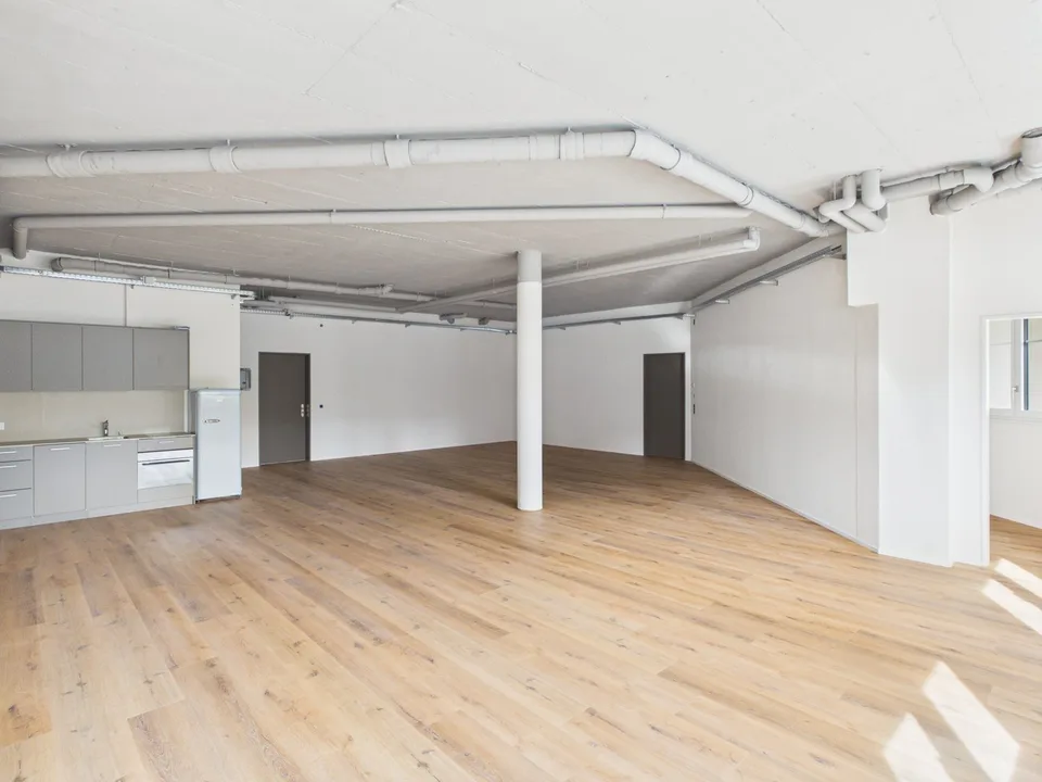 Premier loyer après rénovation de base – Espace commercial moderne avec 104 m² à Altstätten SG