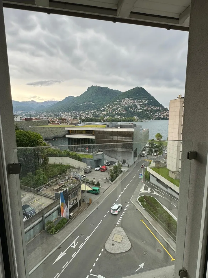 Duplex de luxe avec vue sur le lac au cœur de Lugano – disponible immédiatement