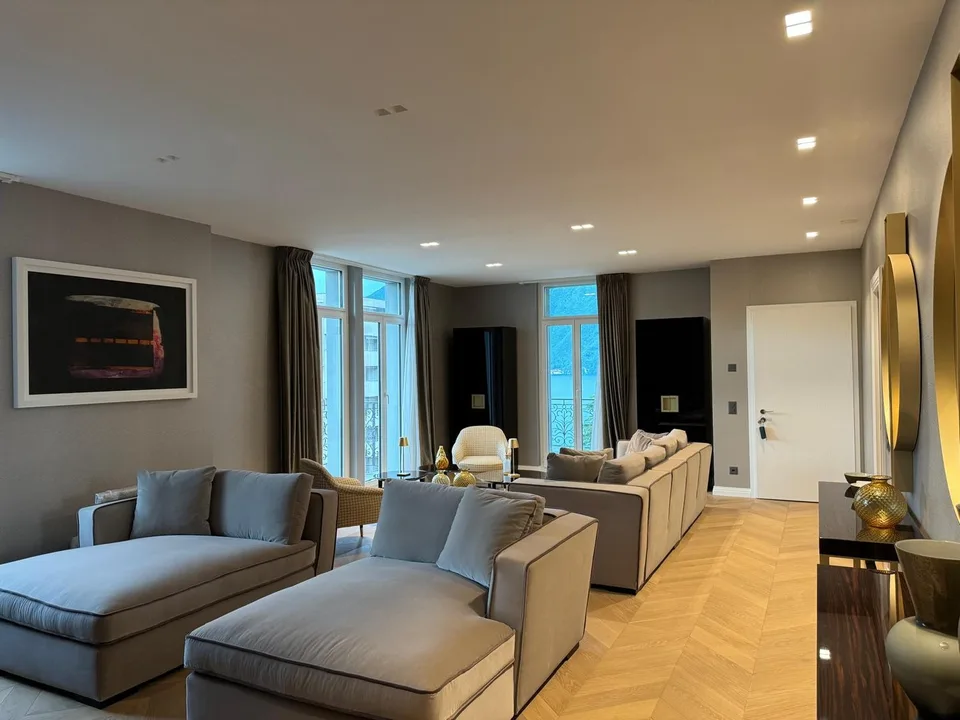 Duplex de luxe avec vue sur le lac au cœur de Lugano – disponible immédiatement