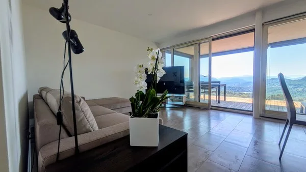 Elegante appartamento arredato di 3.5 locali con vista lago