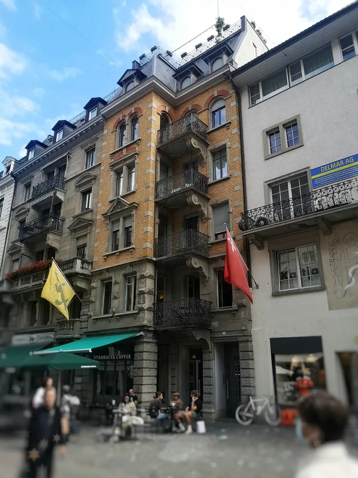 Zentral gelegen, komfortabel gelebt - 5-Zimmer-Maisonette-Wohnung