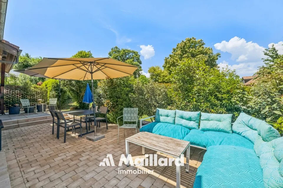 Villa-appartamento con grande terrazza e giardino