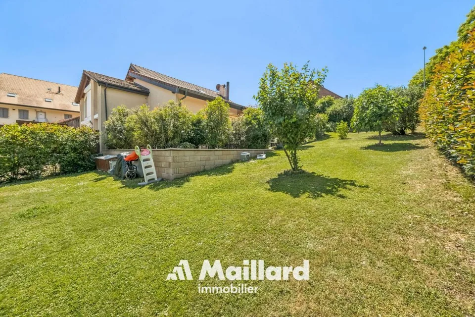 Villa-appartamento con grande terrazza e giardino