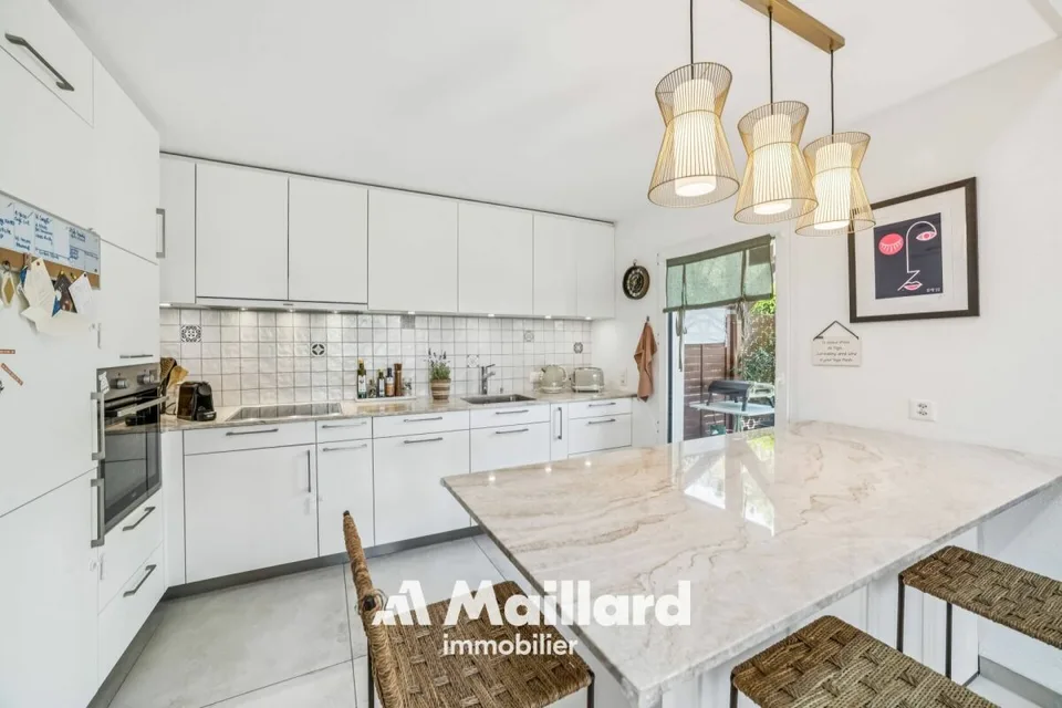 Villa-appartamento con grande terrazza e giardino