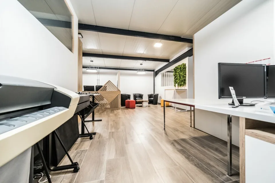 Uffici di 250 m2 già arredati e attrezzati