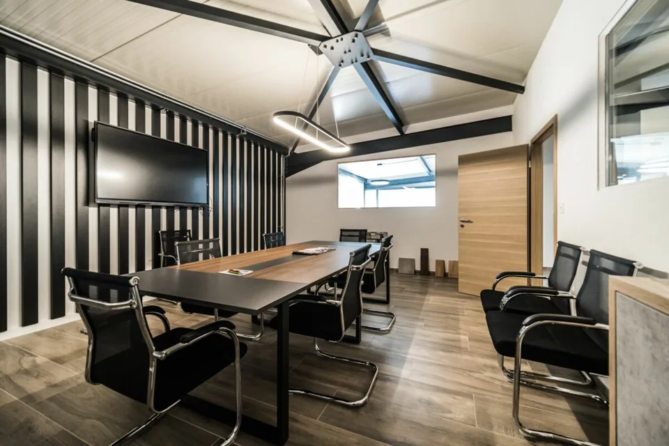 Bureaux de 250 m2 déjà meublés et agencés