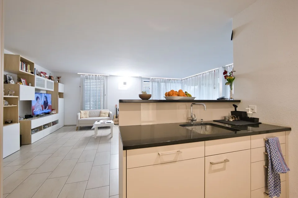 Appartement exclusif 4.5 pièces avec balcon, cave & station de recharge E à proximité d'un parking
