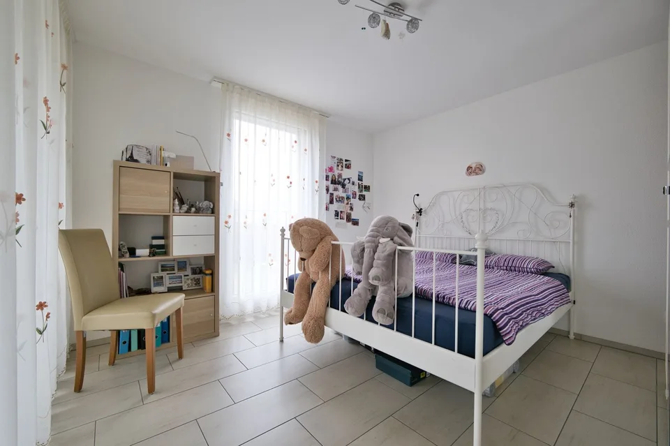 Appartamento esclusivo 4.5 locali con balcone, cantina & stazione di ricarica E presso parcheggio – foto 12 di 21
