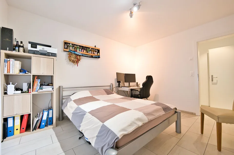 Appartamento esclusivo 4.5 locali con balcone, cantina & stazione di ricarica E presso parcheggio – foto 11 di 21