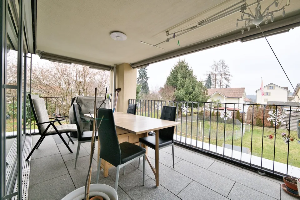 Appartamento esclusivo 4.5 locali con balcone, cantina & stazione di ricarica E presso parcheggio – foto 13 di 21