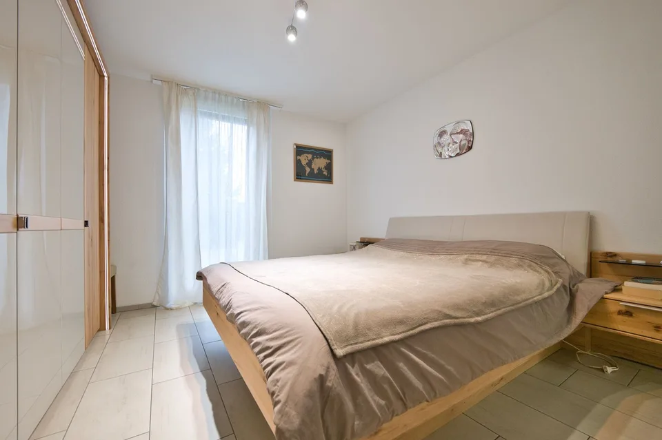 Appartamento esclusivo 4.5 locali con balcone, cantina & stazione di ricarica E presso parcheggio – foto 10 di 21