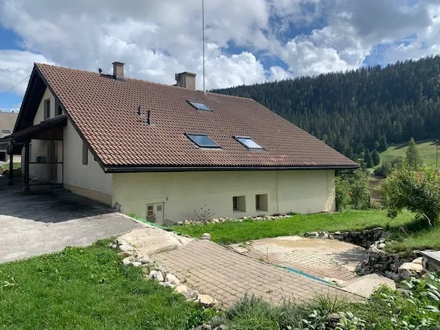 2126 Les Verrières/NE Prachtvolles renoviertes Bauernhaus mit 3 Wohnungen