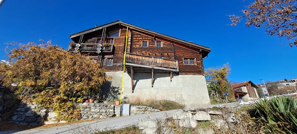 Zu Verkaufen: Reihenhaus mit 6,5 Zimmern im Duplex